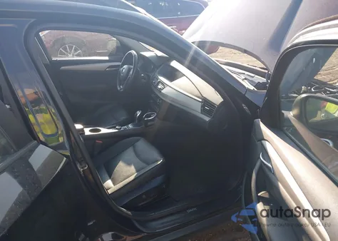 2015 BMW X1 xDrive28I z USA, uszkodzony, nr VIN WBAVL1C51FVY37214